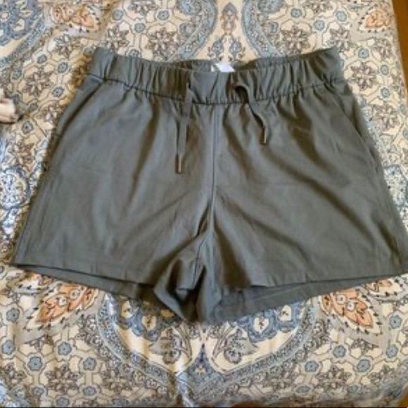 CRZ yoga shorts, Olive green color size medium - Picture 3 of 4
